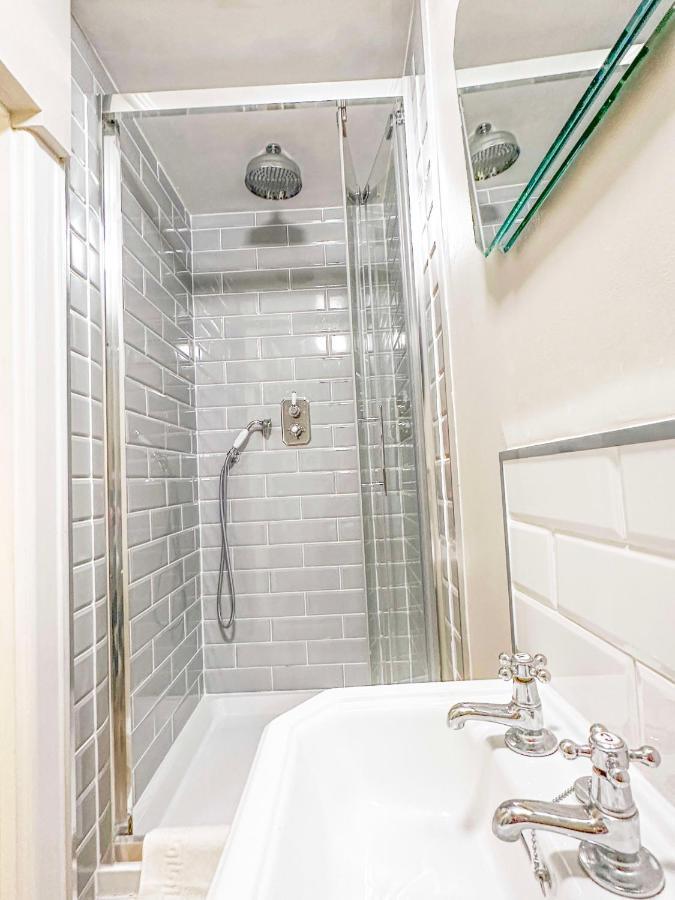 Unique 2 Bed In The Heart Of Bath With Parking Apartment Exterior photo